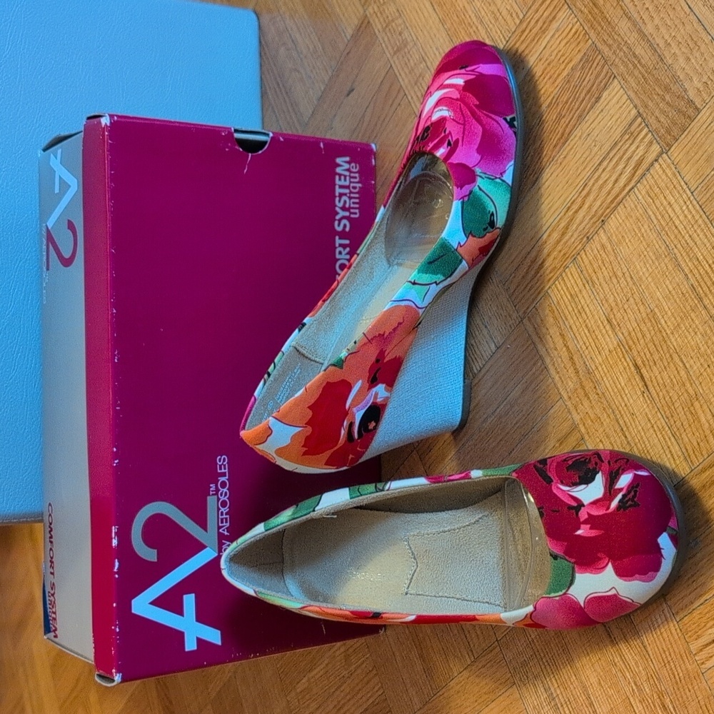 A2 By Aerosoles Pink, White Orange Tan Floral Wedge Heel Shoes Size 6 EUC